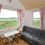The Lazy Llama Farm Shepherd Hut Apartment