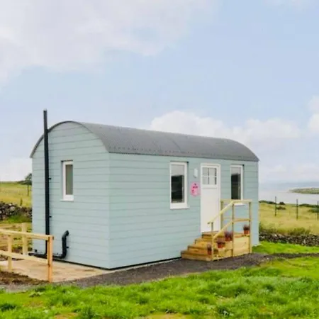 The Lazy Llama Farm Shepherd Hut *