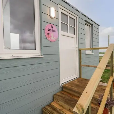 The Lazy Llama Farm Shepherd Hut *