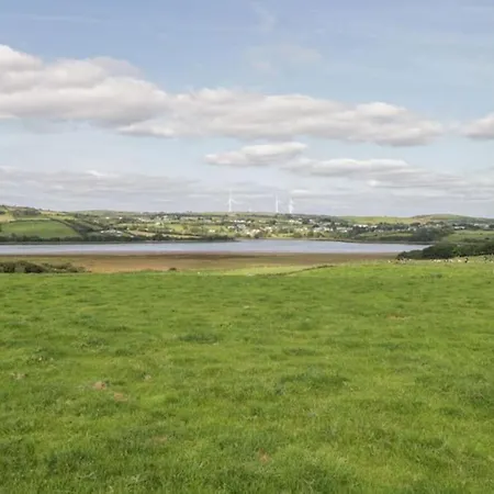 The Lazy Llama Farm Shepherd Hut * 밸리셰넌