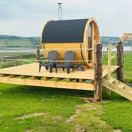 The Lazy Llama Farm Shepherd Hut شقة باليشانون