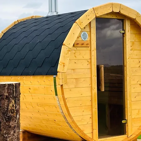 شقة The Lazy Llama Farm Shepherd Hut باليشانون