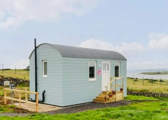 The Lazy Llama Farm Shepherd Hut *