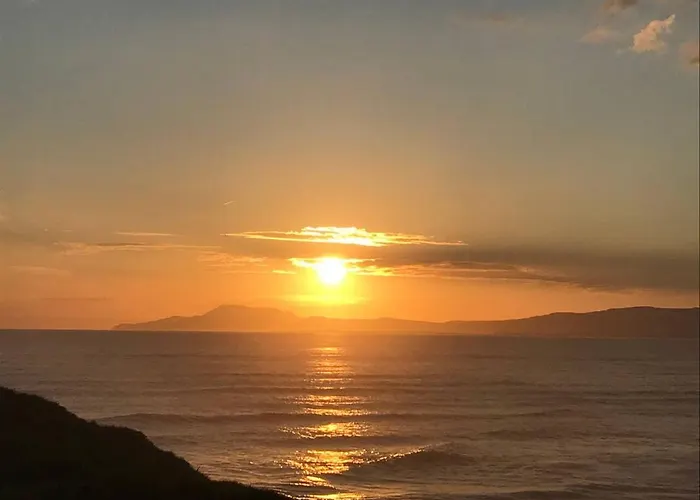 Апартаменты The Lazy Llama Farm Shepherd Hut Баллишаннон