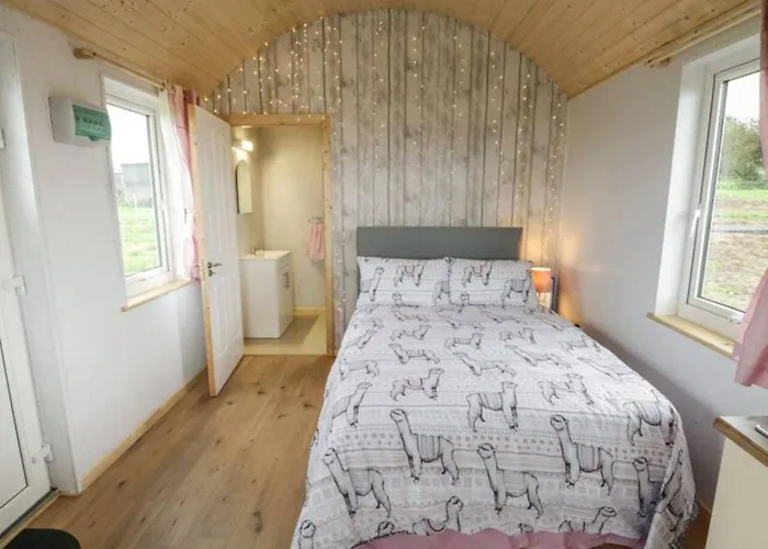 아파트 The Lazy Llama Farm Shepherd Hut 밸리셰넌