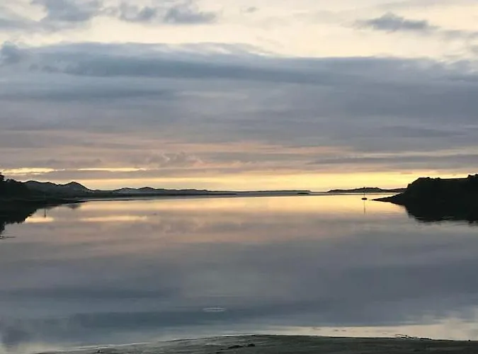 The Lazy Llama Farm Shepherd Hut 밸리셰넌