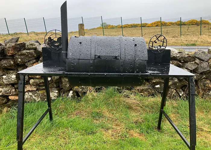 The Lazy Llama Farm Shepherd Hut * 밸리셰넌